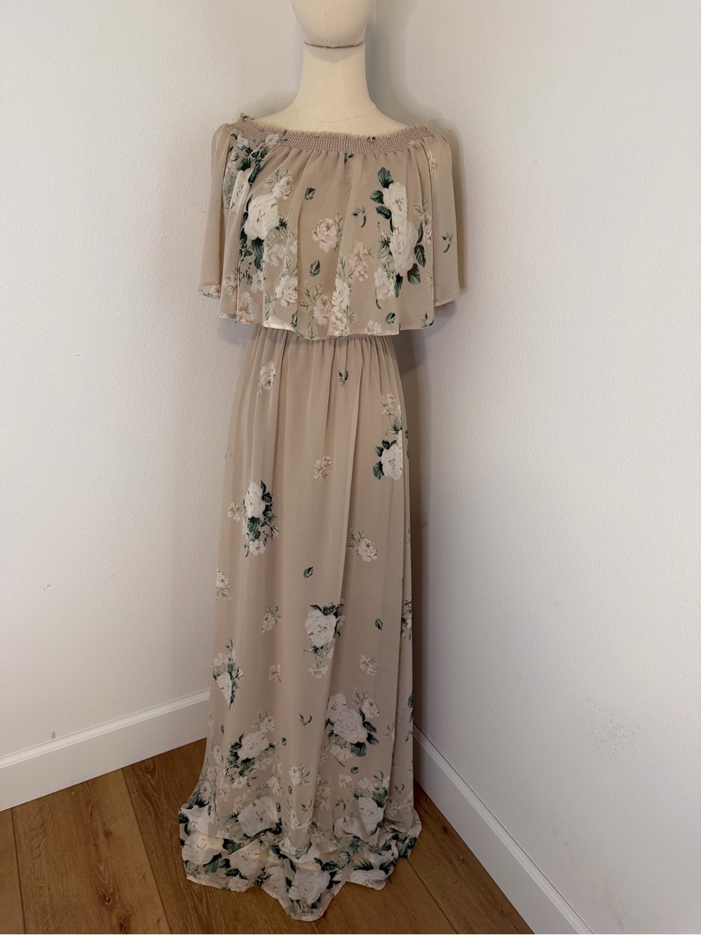 Show Me Your MuMu Hacienda Beige Floral‎ Off-Shoulder Maxi Size Large